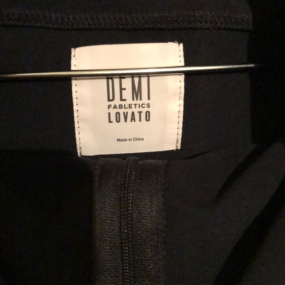 Zip up - Picture 2 of 5